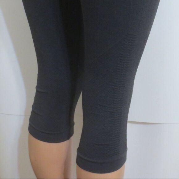 Lululemon In The Flow Crop II in Heathered Deep Coal - Picture 9 of 11